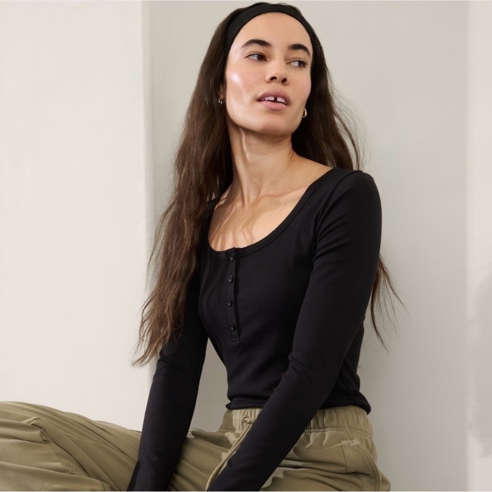 Athleta Black Long Sleeve Ribbed Henley Top Small | Tencil Model